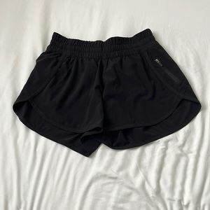 Lululemon Tracker Low-Rise Lined Short 4"